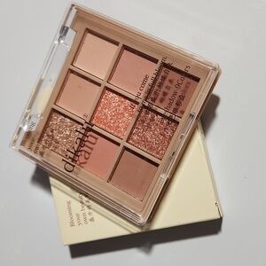 9-Color Eyeshadow Palette - Shimmer and Matte Browns